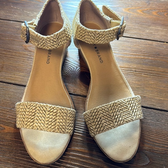 Lucky Brand Woven Tan Wedge Sandals - Picture 1 of 7